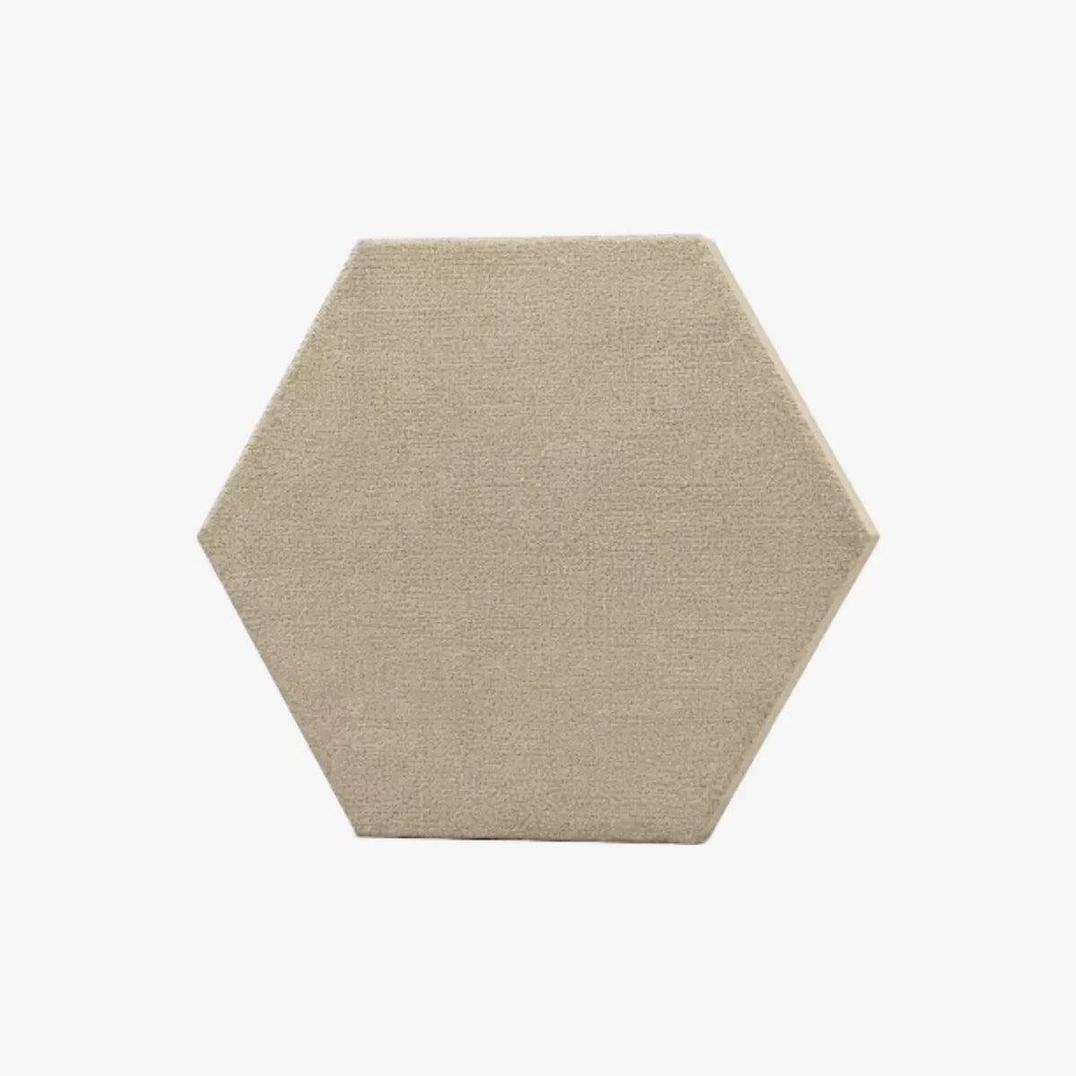 Panel acustico hexagonal color beige sobre fondo blanco
